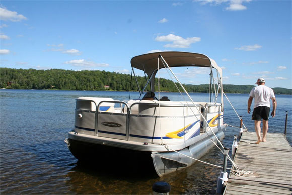 Lac Cameron, Québec, boat